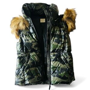 Camouflage Puffer Vest with Faux Fur Trim, never worn